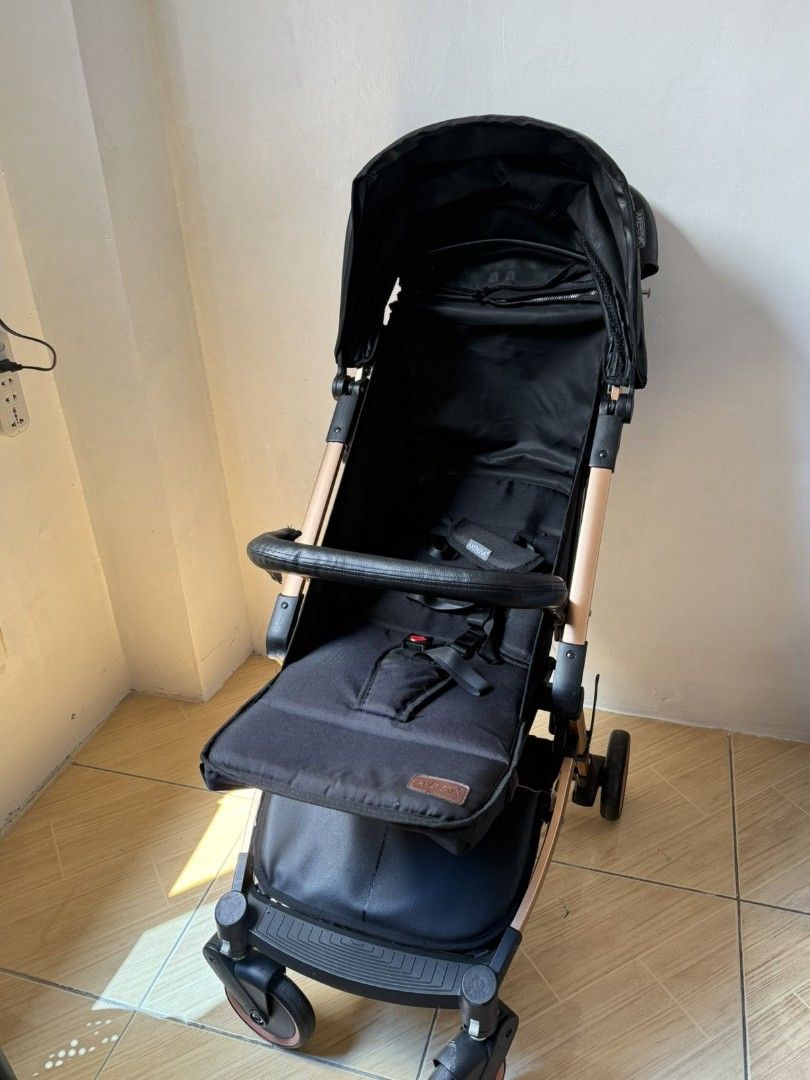 Akeeva Esmio Gold Baby Stroller (Category: Strollers) located in Manila. Submitted by joshdavid9923 (Listing ID 1470182521, Image 1). Description: - Ultra-compact fold with a convenient suitcase pull handle - Smooth-rolling wheels for effortless steering - Built-in safety harness for your baby's security - Includes a protective black canopy - Travel-friendly and easy to pack up RFS: No longer using. Meet up (selected areas) or Delivery Manila are