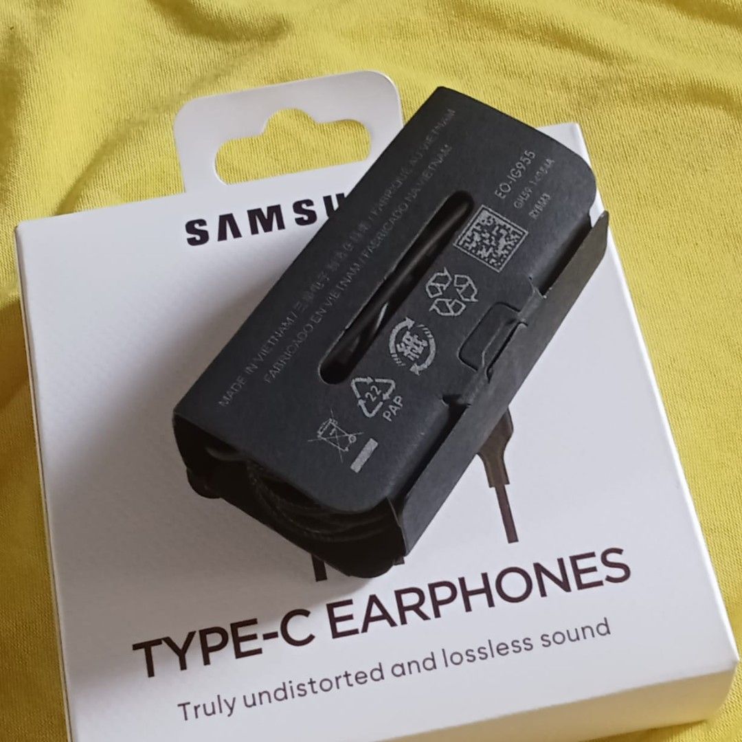 AKG TYPE C EARPHONES (Category: Earphones) located in Paranaque City. Submitted by audioaddict0517 (Listing ID 1470143578, Image 1). Description: .