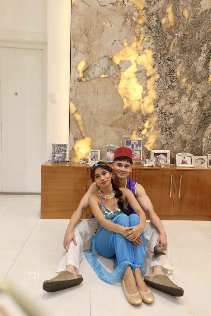Aladdin & Jasmine Costume (Category: Sets or Coordinates) located in Quezon City. Submitted by carmiizzle (Listing ID 1470176330, Image 3). Description: Aladdin: Vest, hat & lamp included Jasmine: Wig, headband, top & pants, necklace. (No earrings included.).
