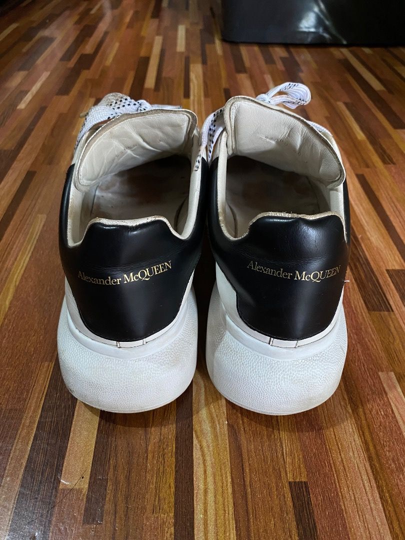 Alexander McQueen Oversized Sneakers (Category: Sneakers) located in General Santos City (Dadiangas). Submitted by abu_tasneem1 (Listing ID 1470152512, Image 3). Description: Alexander McQueen Oversized Sneakers size 40 on tag fits 42 sign of usage.