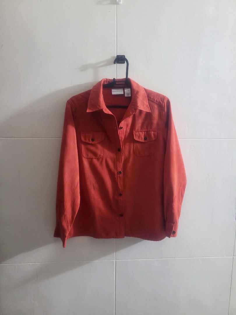 Alfred Dunner Bottondown. As new (Category: Others Tops) located in Los Banos. Submitted by lopecruz (Listing ID 1470271212, Image 1). Description: 20"armpit laid flat 26"length S-M condition : like new.