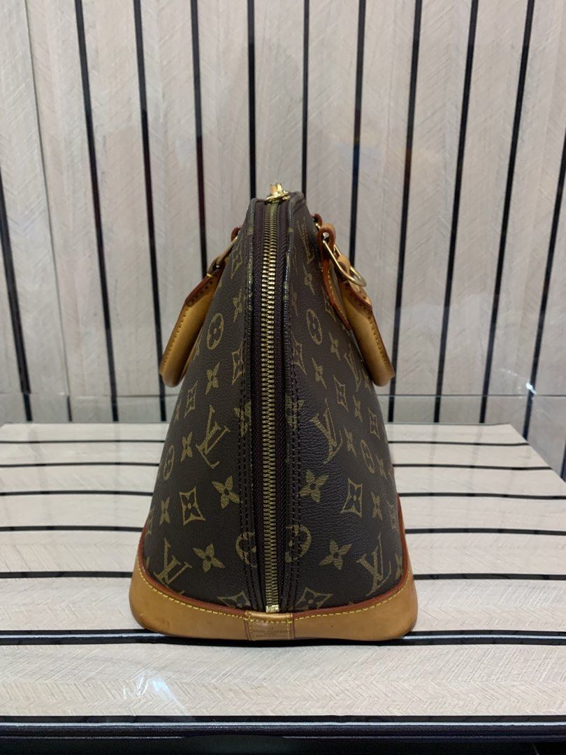 Alma PM (Category: Shoulder Bags) located in San Fernando. Submitted by preluxuria_online_shop (Listing ID 1470275442, Image 3). Description: .
