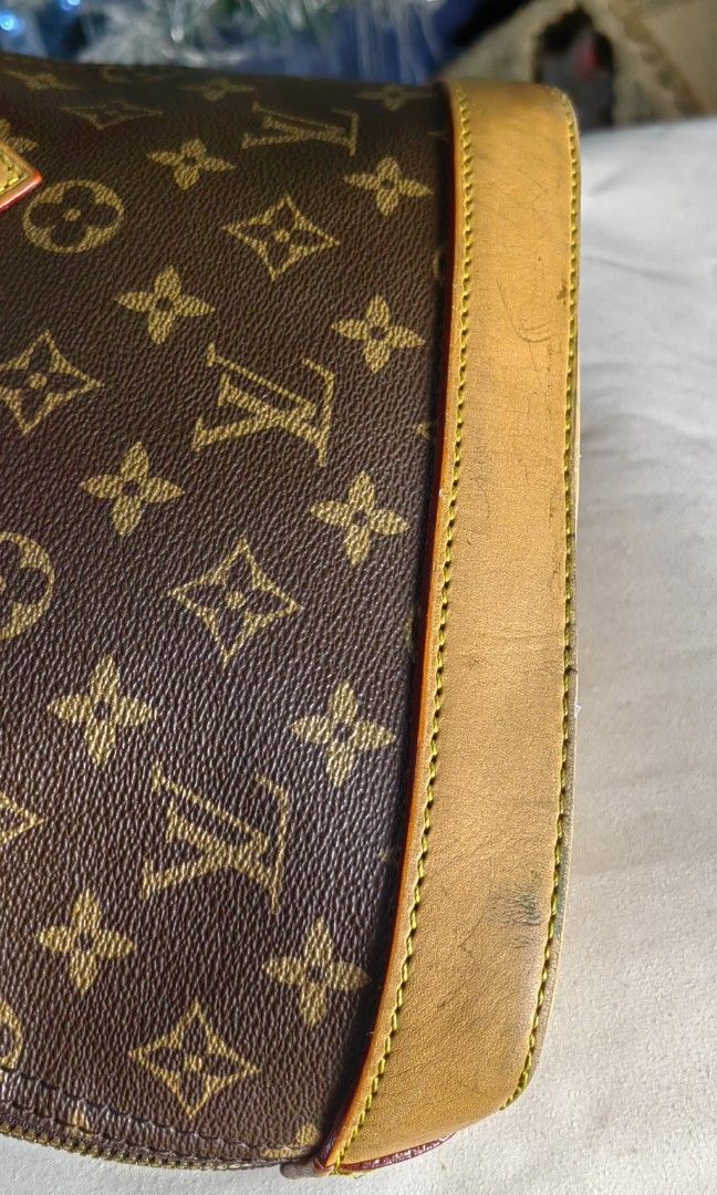 Alma Pm Size (Category: Cross-body Bags) located in Bacolod City. Submitted by darriebags88 (Listing ID 1470150842, Image 3). Description: coded gold hardwares 2 way.