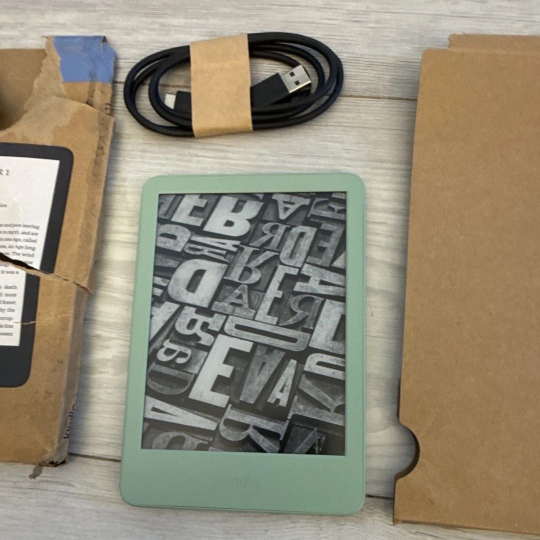 Amazon Kindle Basic 11th Generation 2024 Matcha Green 16GB No Ads (Category: E-Readers) located in Muntinlupa City. Submitted by sharmain. (Listing ID 1470149194, Image 3). Description: about the kindle: a compact and lightweight e-reader in a lovely matcha green colorway. perfect for everyday reading, traveling, and bringing your favorite books wherever you go. features a crisp, glare-free display that's comfortable to read on. device details: •