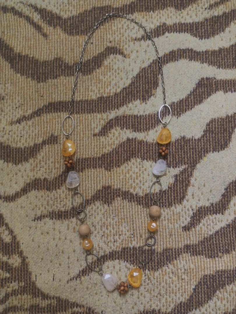 Amber & Wood Necklace (Category: Necklaces) located in San Pedro. Submitted by vishavriksha (Listing ID 1470197784, Image 1). Description: .