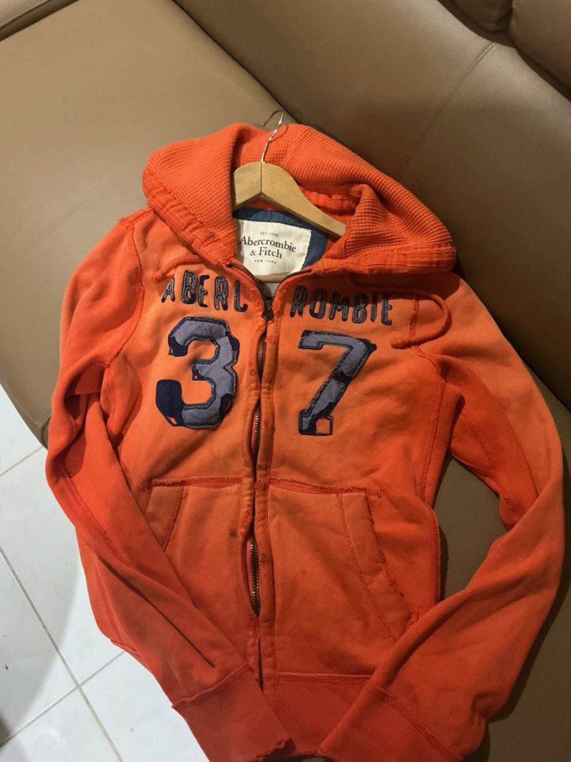 AMBERCROMBIE & FITCH JACKET (Category: Coats, Jackets and Outerwear) located in Butuan. Submitted by darlingdressco. (Listing ID 1470286877, Image 1). Description: .