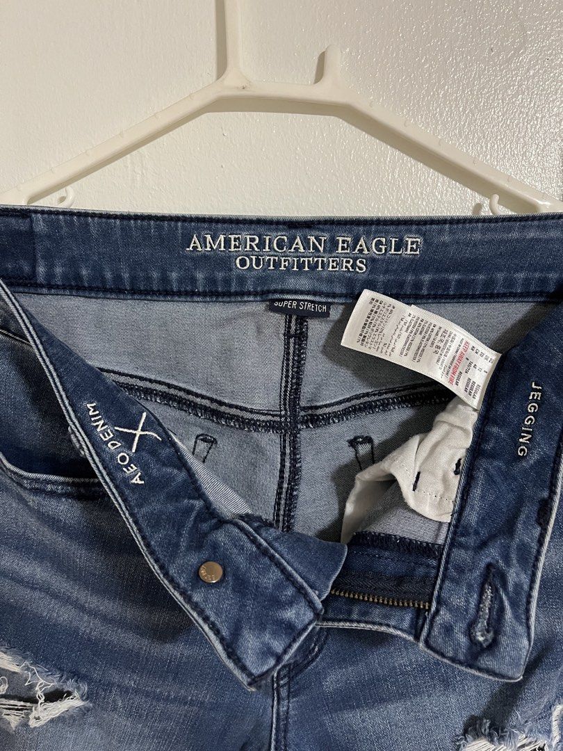 American Eagle Outfitters Super Stretch Jegging (Category: Jeans) located in Cabuyao City. Submitted by rdtrmt (Listing ID 1470297312, Image 2). Description: - Brand: American Eagle Outfitters (AEO) - Style: Super stretch jegging - Size: 8 Regular - Wash: Dark blue - Rise: Mid-rise - Details: Distressed accents on front and back pockets with raw frayed ankle hems - Material: Super soft and stretchy denim.