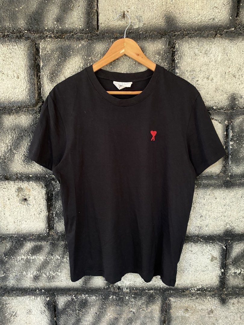 AMI Paris T Shirt (Category: Tshirts & Polo Shirts ) located in Villaverde. Submitted by theluxurythrift.ph (Listing ID 1470189611, Image 1). Description: Wts Ami Paris T shirt Size Large on Tag W 21 Inch L 27 Inch Excellent Condition No Flaws 1999 + Sf.