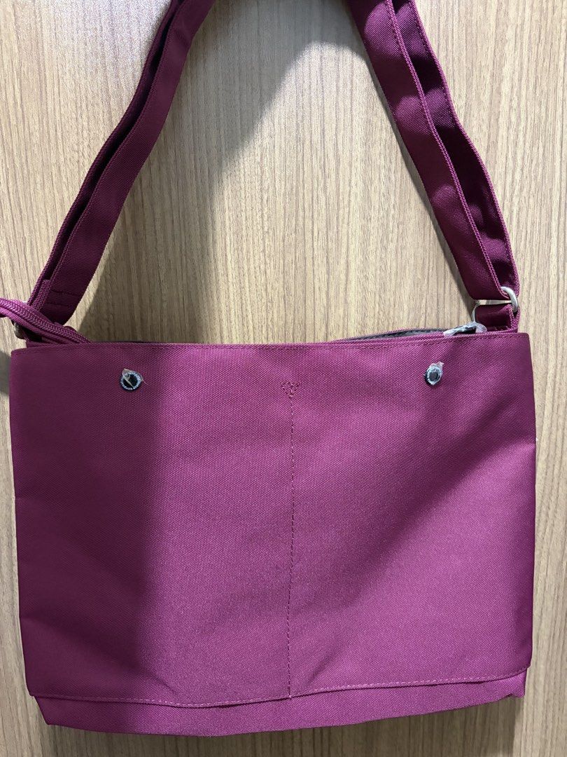 *Anello 10-pockets Shoulder Bag* (Category: Shoulder Bags) located in Mandaluyong City. Submitted by localbudol (Listing ID 1470227034, Image 3). Description: .