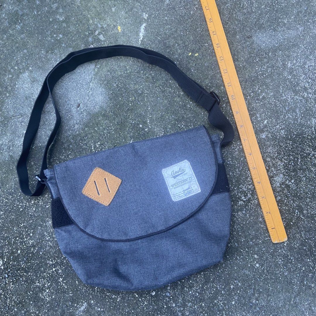 Anello Western IT Mini Messenger Bag (Category: Sling Bags) located in Angeles City. Submitted by eriellynngotvintage (Listing ID 1470286658, Image 3). Description: • Brand / Manufacturer: Anello by Carrot Company (Japan) • Model Style Code: AU-A0131 • Bag Type: Mini Messenger / Flap Shoulder Bag • Material: Heathered polyester canvas (often referred to as “杢調” or mottled-texture fabric) with water-resistant backing • Dimensions: Approximately 24