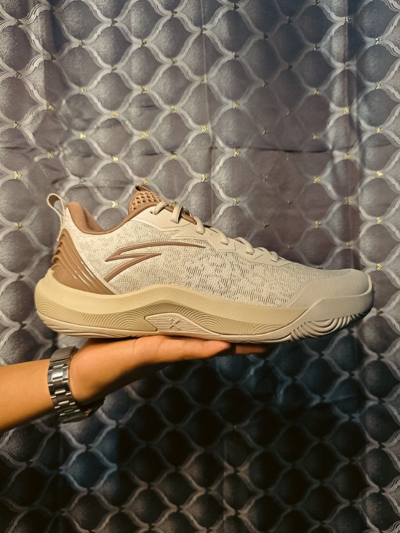 Anta KT Fly BM (Category: Sneakers) located in Manila. Submitted by prince_rapha_ (Listing ID 1470348025, Image 1). Description: - Brand: ANTA Basketball Sneakers - Colorway: Stylish Beige and Brown - Upper: Textured knit with supportive overlays and breathable mesh tongue - Midsole: Thick cushioning for maximum impact protection - Outsole: Rubber with circular traction pattern for court grip - Convenience: Heel pull tab for easy slip-on - Condit