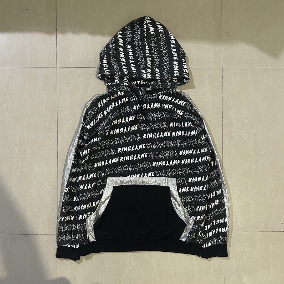 AOP Print Hoodie (Category: Hoodies) located in San Fernando. Submitted by thrift_lang_ni_kim (Listing ID 1470317094, Image 1). Description: ⬇️ DETAILS ⬇️ AOP Print Hoodie DIMENSIONS (INCHES) Width:19 Length:23 Best fit: XS to S (cropped fit) Color rate: 9/10 Condition/Issue: loose stitch/hole sa may pocket Mine: ₱250 Minimum increment: ₱50 Already washed and ready to wear. 📌 Please check all photos carefully for any flaws or issues. All noticea