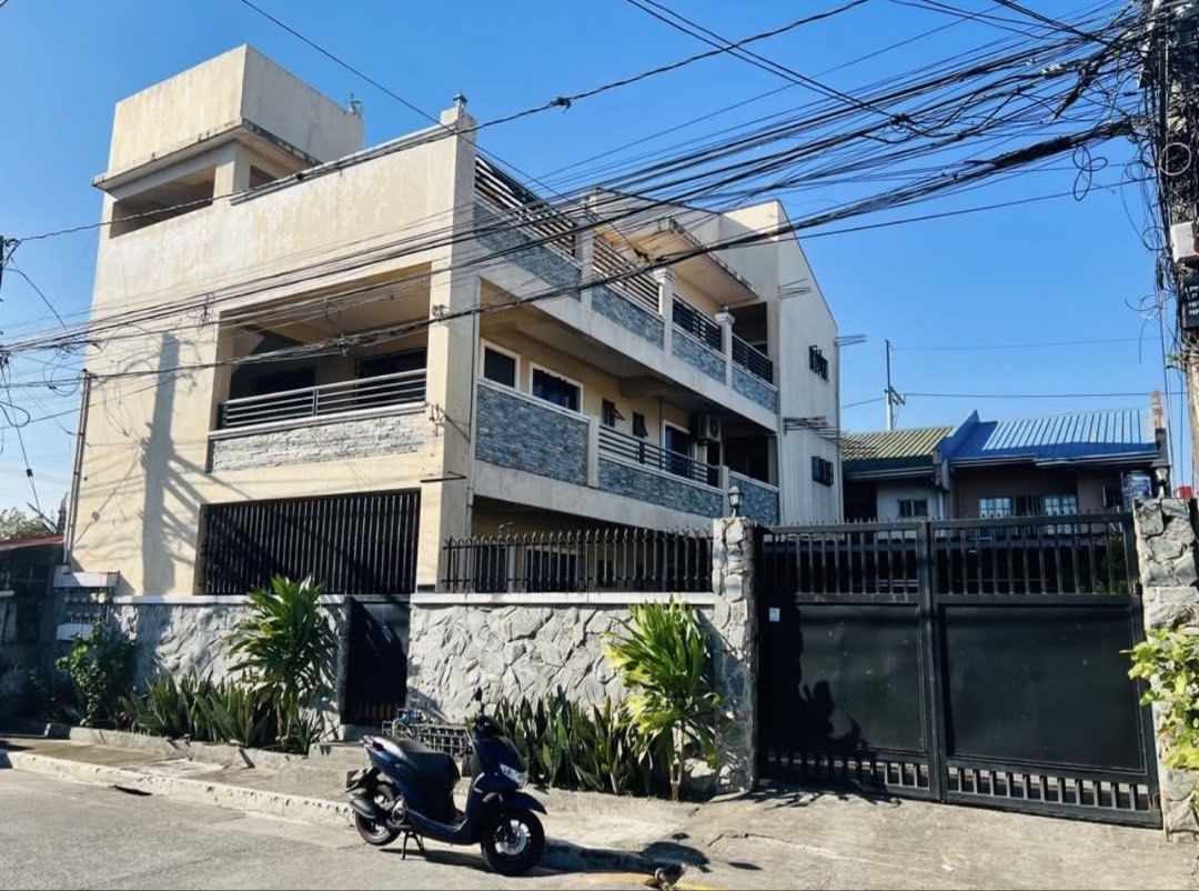 Apartment for Rent (Category: Apartments & Condos) located in Las Pinas. Submitted by cpalet (Listing ID 1470261072, Image 1). Description: Studio type apartment with one bedroom near SM Southmall with separate Meralco and Maynilad meter, good for 2 persons only. NO PARKING AVAILABLE NO PETS ALLOWED.
