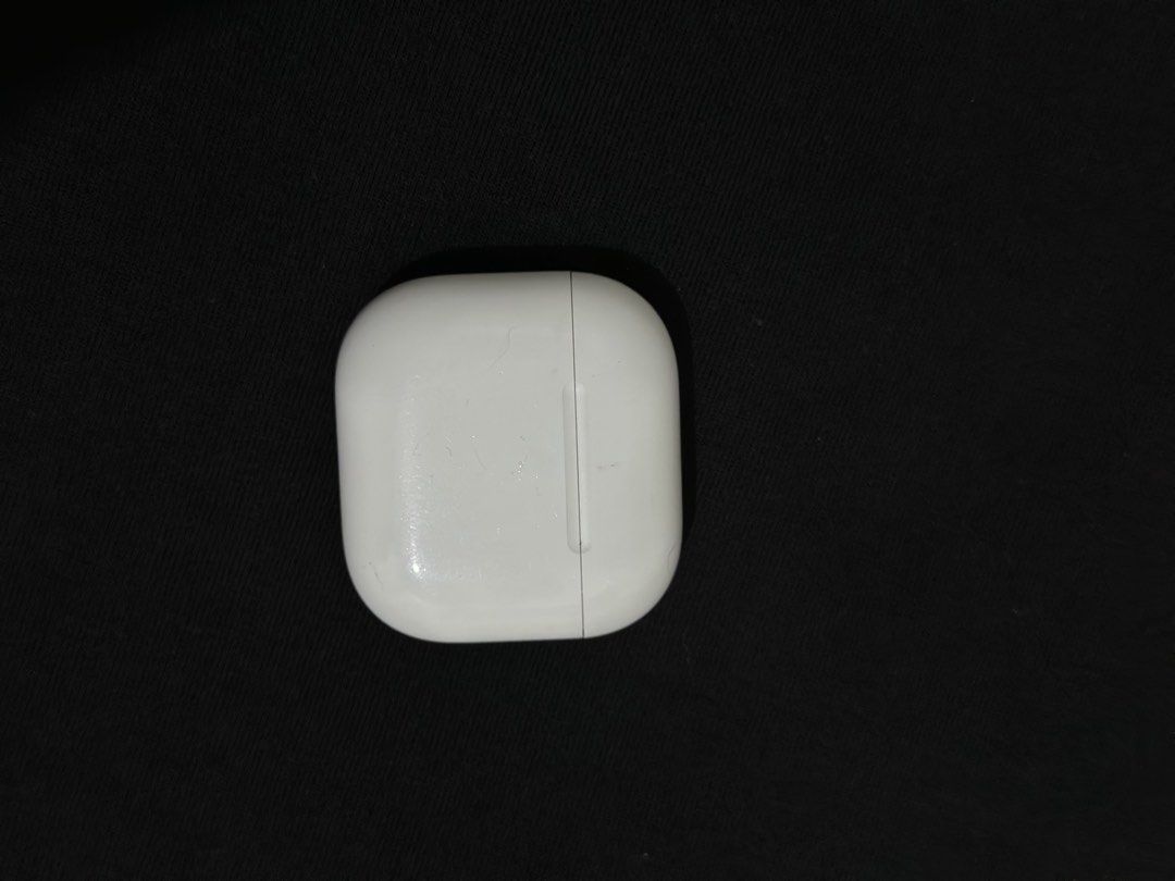 Apple AirPods 4 with Active Noise Cancellation (Category: Earphones) located in Manila. Submitted by iamhopie (Listing ID 1470316983, Image 3). Description: - Authentic Apple AirPods 4 with Active Noise Cancellation (Model: A3055) - Pristine white charging case and earbuds - Works perfectly with instant pairing - Covered by official Apple warranty until January 2027 - Ready for immediate use.