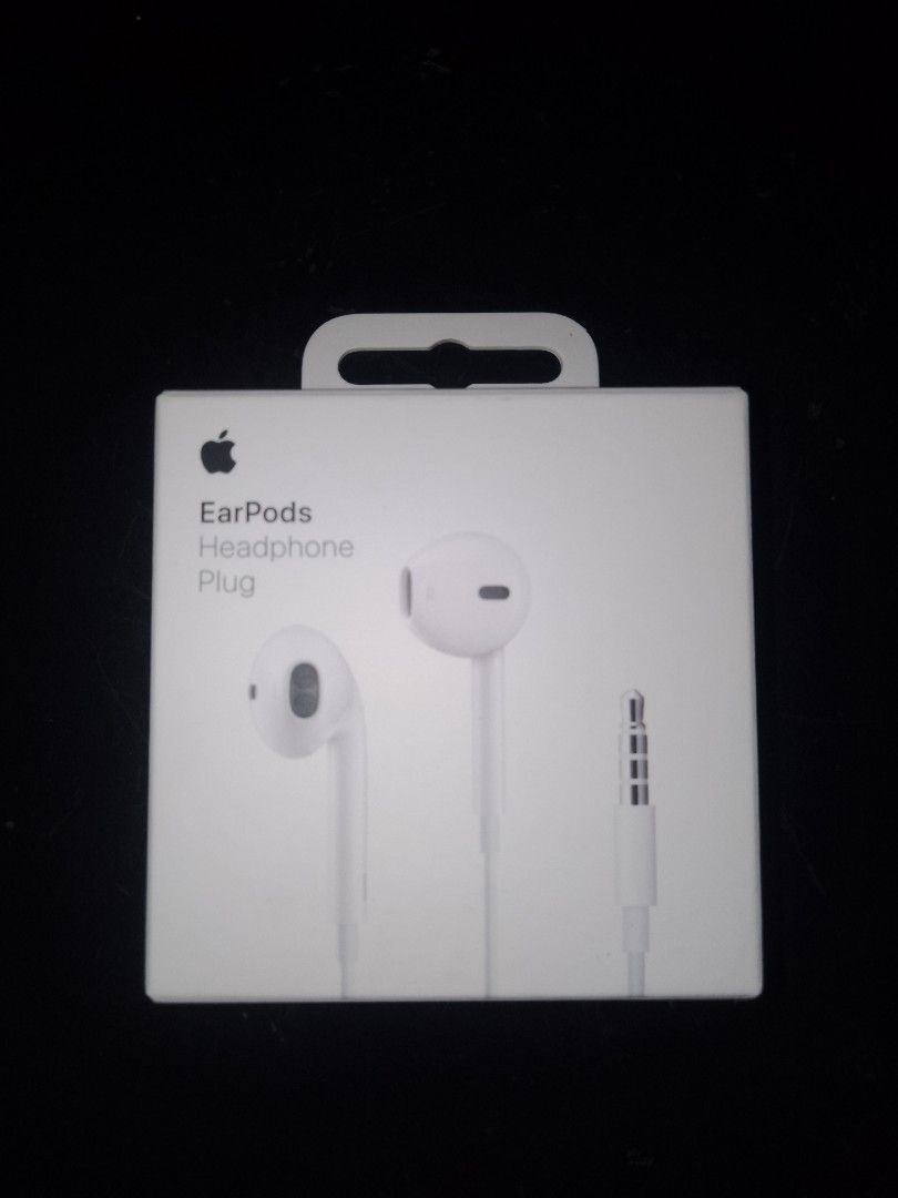 Apple EarPods with 3.5mm Headphone Plug (Category: Earphones) located in Manila. Submitted by moonmaker453637 (Listing ID 1470190683, Image 1). Description: - 100% Genuine Apple EarPods with 3.5mm headphone plug - Brand new, opened but never used (Model: MWU53FE/A) (tiningnan lang) - Built-in remote and mic for easy volume control and calls - Classic white colorway - Compatible with devices supporting a standard 3.5mm jack - Ready for shipping or