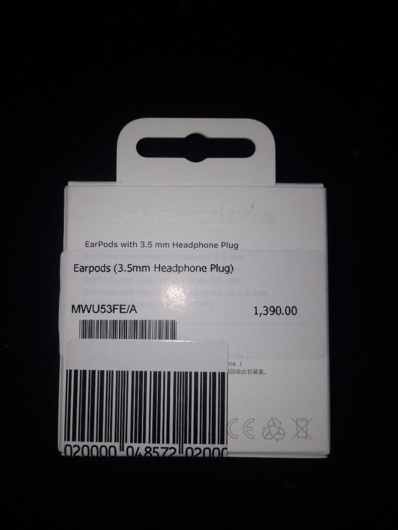 Apple EarPods with 3.5mm Headphone Plug (Category: Earphones) located in Manila. Submitted by moonmaker453637 (Listing ID 1470190683, Image 2). Description: - 100% Genuine Apple EarPods with 3.5mm headphone plug - Brand new, opened but never used (Model: MWU53FE/A) (tiningnan lang) - Built-in remote and mic for easy volume control and calls - Classic white colorway - Compatible with devices supporting a standard 3.5mm jack - Ready for shipping or
