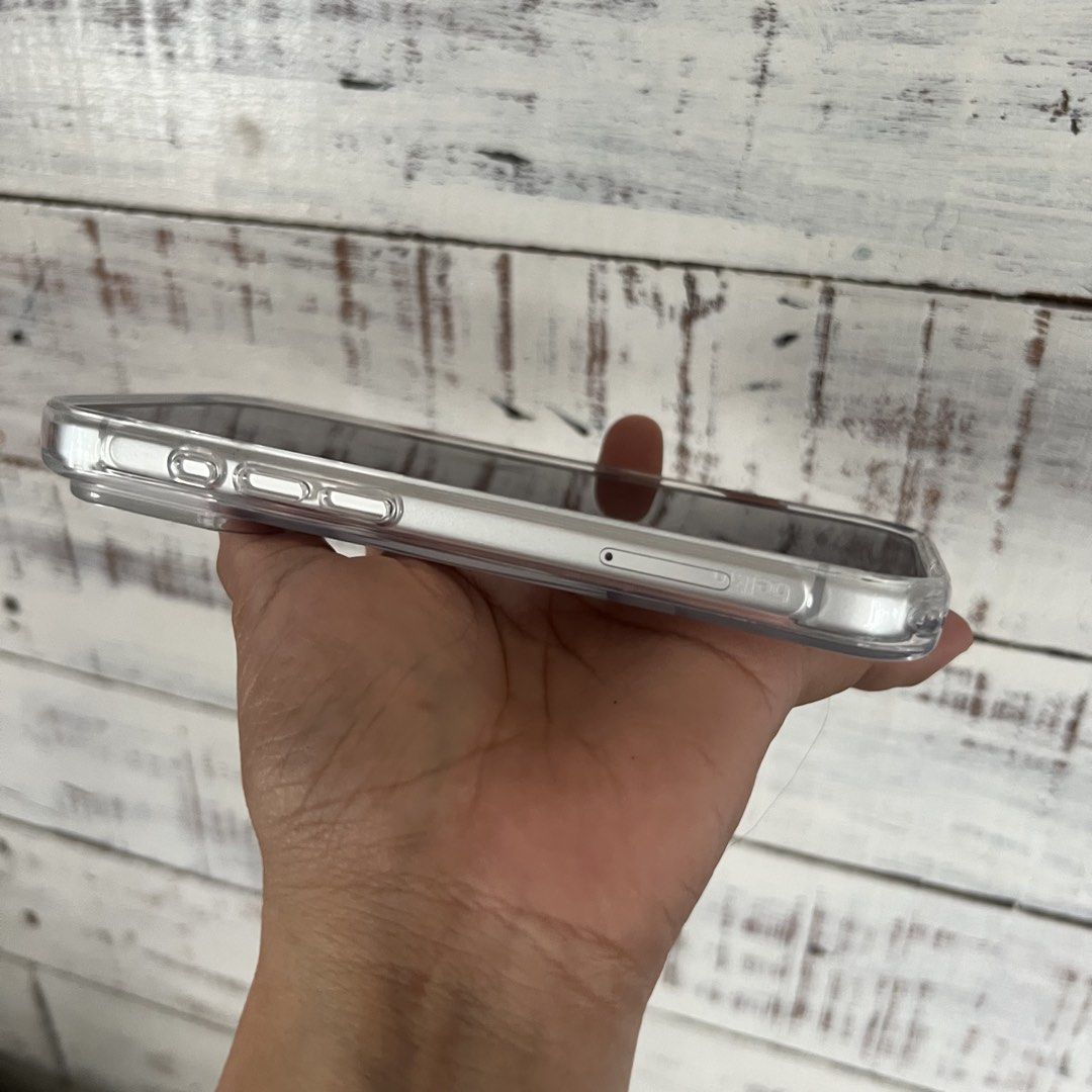 Apple iPhone 16 Pro Max (Category: iPhone 18 Series) located in Meycauayan. Submitted by rxn.roxas (Listing ID 1470314157, Image 3). Description: 📱 FOR SALE / SWAP iPhone 18 Pro 512GB ✨ Color: Silver 🔋 Battery Health: 100% 🔄 Cycle Count: 5 only 📦 Complete with box and receipt 💯 Like New Condition! RFS: Naliitan sa screen. Preferably swap to iPhone 18 Pro Max. Willing to discuss swap offers. 😊 📩 PM for inquiries and offers. Serious buyers/s