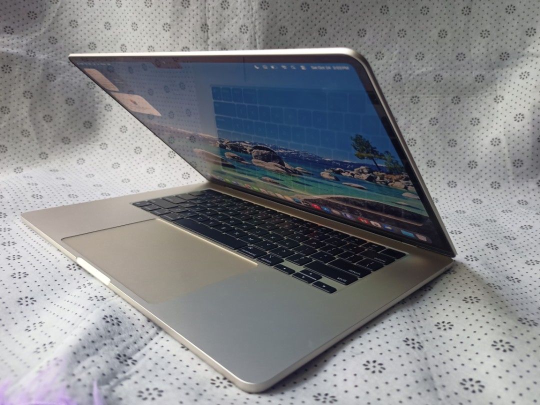 Apple MacBook Air Gold (Category: Laptops & Notebooks) located in Quezon City. Submitted by junaifmama38891 (Listing ID 1470320986, Image 1). Description: MacBook M3 air 15 inch 2024 Chip apple M3 Memory 8GB/256 Cycle count 1/Normal MacOS Tahoe 26.6.2 *Package Original charger Ms office Pouch Condition: like new makinis pwede sa maarte No history repair Smooth gamitin No lag Fully functional Perfect for students, work from home setup, content cre