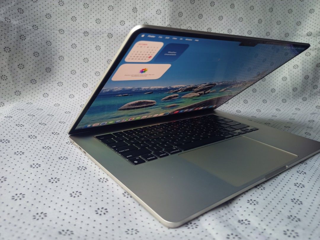 Apple MacBook Air Gold (Category: Laptops & Notebooks) located in Quezon City. Submitted by junaifmama38891 (Listing ID 1470320986, Image 2). Description: MacBook M3 air 15 inch 2024 Chip apple M3 Memory 8GB/256 Cycle count 1/Normal MacOS Tahoe 26.6.2 *Package Original charger Ms office Pouch Condition: like new makinis pwede sa maarte No history repair Smooth gamitin No lag Fully functional Perfect for students, work from home setup, content cre
