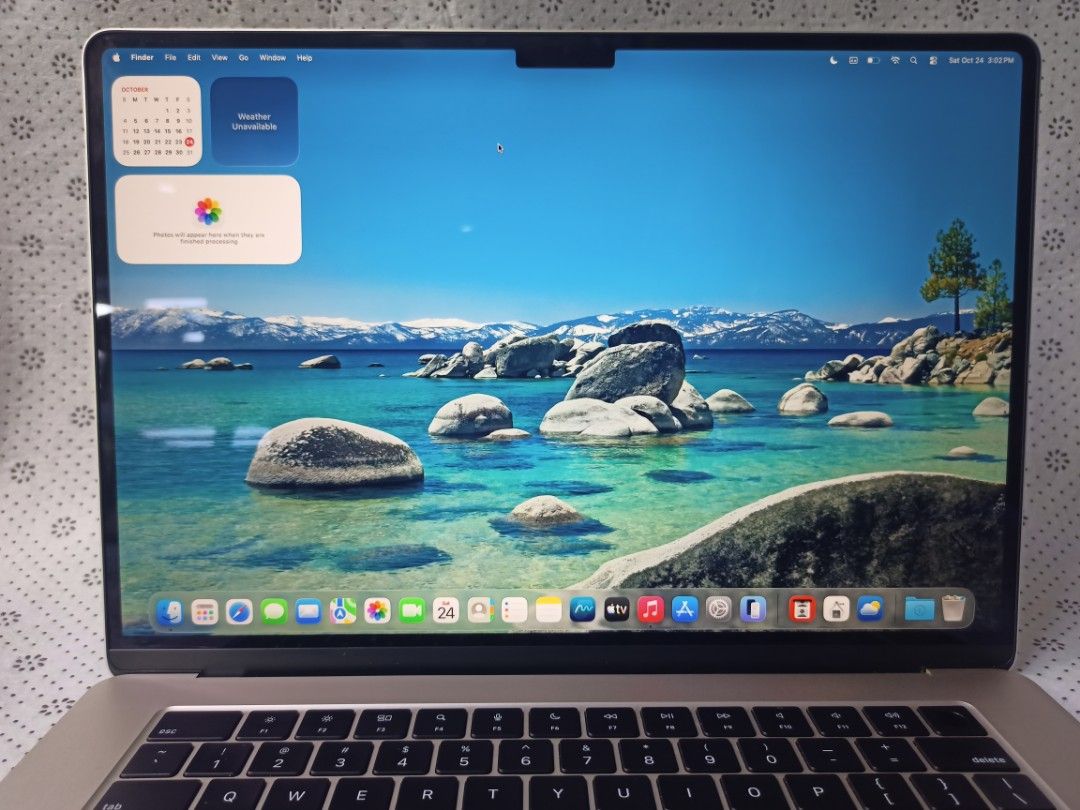 Apple MacBook Air Gold (Category: Laptops & Notebooks) located in Quezon City. Submitted by junaifmama38891 (Listing ID 1470320986, Image 3). Description: MacBook M3 air 15 inch 2024 Chip apple M3 Memory 8GB/256 Cycle count 1/Normal MacOS Tahoe 26.6.2 *Package Original charger Ms office Pouch Condition: like new makinis pwede sa maarte No history repair Smooth gamitin No lag Fully functional Perfect for students, work from home setup, content cre