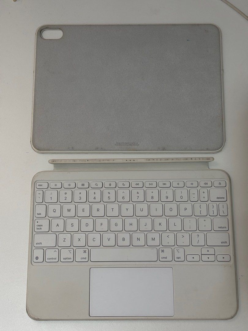 Apple Magic Keyboard Folio for iPad 10th Gen (Category: Cases & Sleeves) located in Taguig. Submitted by chewiechuchu (Listing ID 1470223663, Image 1). Description: - Authentic and original Apple Keyboard Folio for iPad 10th generation in white - Magnetic and detachable design - Keys and trackpad are 100% functional and intact - Note: Shows visible discoloration, dirt, stains, and sticker marks on the outer surfaces from daily use (priced accordi