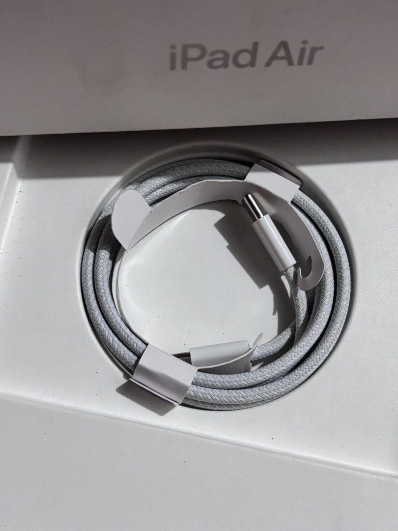 Apple USB-C 60W Woven Charge Cable (1m) (Category: Chargers & Cables) located in Mandaluyong City. Submitted by ryoonii (Listing ID 1470199914, Image 2). Description: Cable only! Adapter not included. RFS: Extra, came with my iPad Air M2. using Anker for daily.