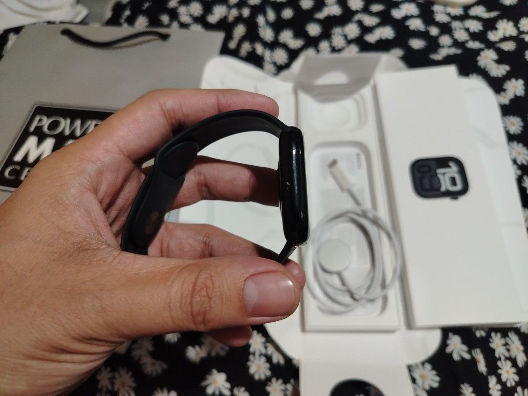APPLE WATCH SERIES 10 46MM 96BH (Category: Men's Watches) located in Muntinlupa City. Submitted by hendricio (Listing ID 1470218570, Image 3). Description: • FOR SALE: Apple Watch Series 10 46mm 95%percent body smooth 96% beta health With UNIT, charger With original box same sa serial number ng unit and box. NO issue NO CLOUD ISSUE RESET ALL YOU WANT WHAT U SEE IS WHAT IS YOU GET. With some paint chips..