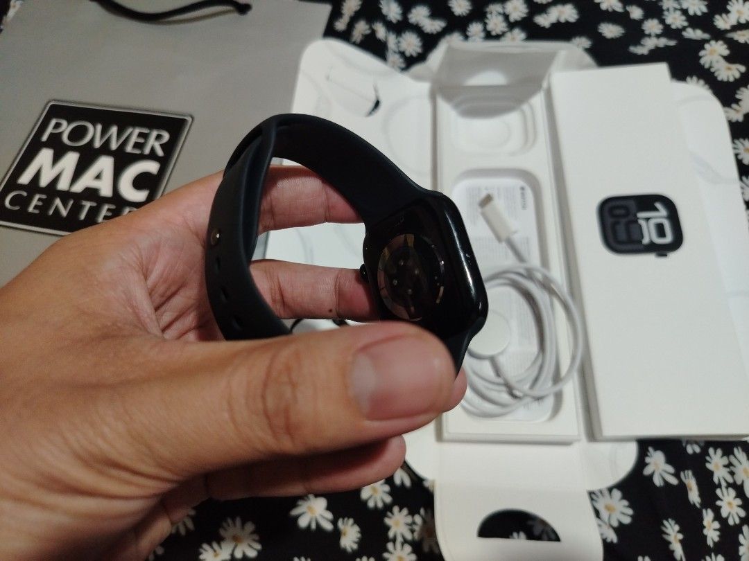 APPLE WATCH SERIES 10 46MM 96BH (Category: Men's Watches) located in Muntinlupa City. Submitted by hendricio (Listing ID 1470218570, Image 2). Description: • FOR SALE: Apple Watch Series 10 46mm 95%percent body smooth 96% beta health With UNIT, charger With original box same sa serial number ng unit and box. NO issue NO CLOUD ISSUE RESET ALL YOU WANT WHAT U SEE IS WHAT IS YOU GET. With some paint chips..