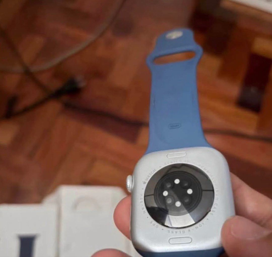 Apple watch series 10 46mm silver (Category: Wearables & Smart Watches) located in Del Monte. Submitted by arnelangeles (Listing ID 1470235238, Image 2). Description: Complete apple watch series 10 46 mm Trinoma meet up Rfs: not using it anymore.