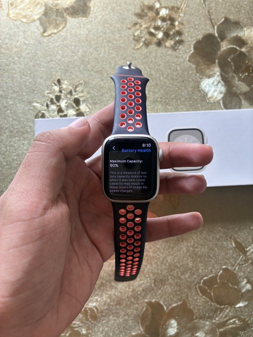 Apple Watch Series 8 41mm (Category: Wearables & Smart Watches) located in Caloocan City. Submitted by klndr (Listing ID 1470143623, Image 2). Description: With box, charger and nike strap original 90% battery health No performance issues rfs: need funds Can do lalamove or grab express .