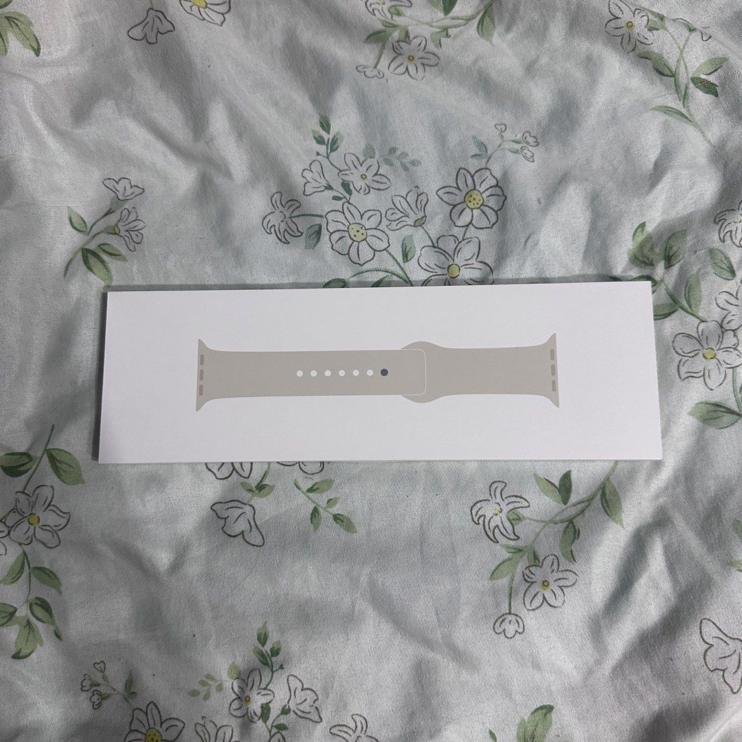 Apple watch strap starlight M/L (Category: Other Gadgets) located in Antipolo. Submitted by nommilovr (Listing ID 1470297573, Image 1). Description: .