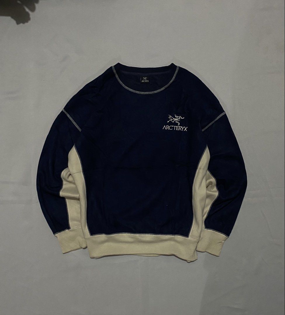 ARC’TERYX CONTRAST STITCH CREW NECK SWEATSHIRT (Category: Coats, Jackets and Outerwear) located in Meycauayan. Submitted by yu1wardrobe (Listing ID 1470296213, Image 1). Description: W:22 L:27.5 CR:9/10 EXCELLENT CONDITION ISSUE:NONE .