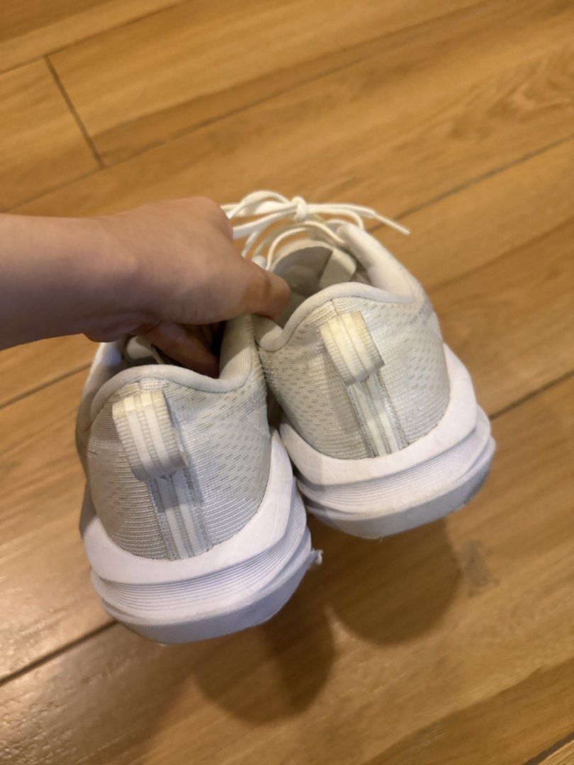 Asics (Category: Sneakers) located in Quezon City. Submitted by destashingmycloset (Listing ID 1470261919, Image 3). Description: .