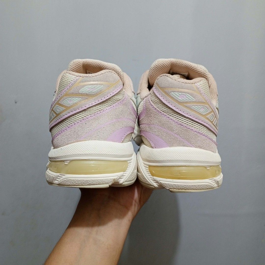 Asics Gel 1130 Gum (Category: Sneakers) located in Iligan City. Submitted by uishoe (Listing ID 1470257611, Image 3). Description: Excellent condition Little signs of usage Size 40 EUR 8.5 US.