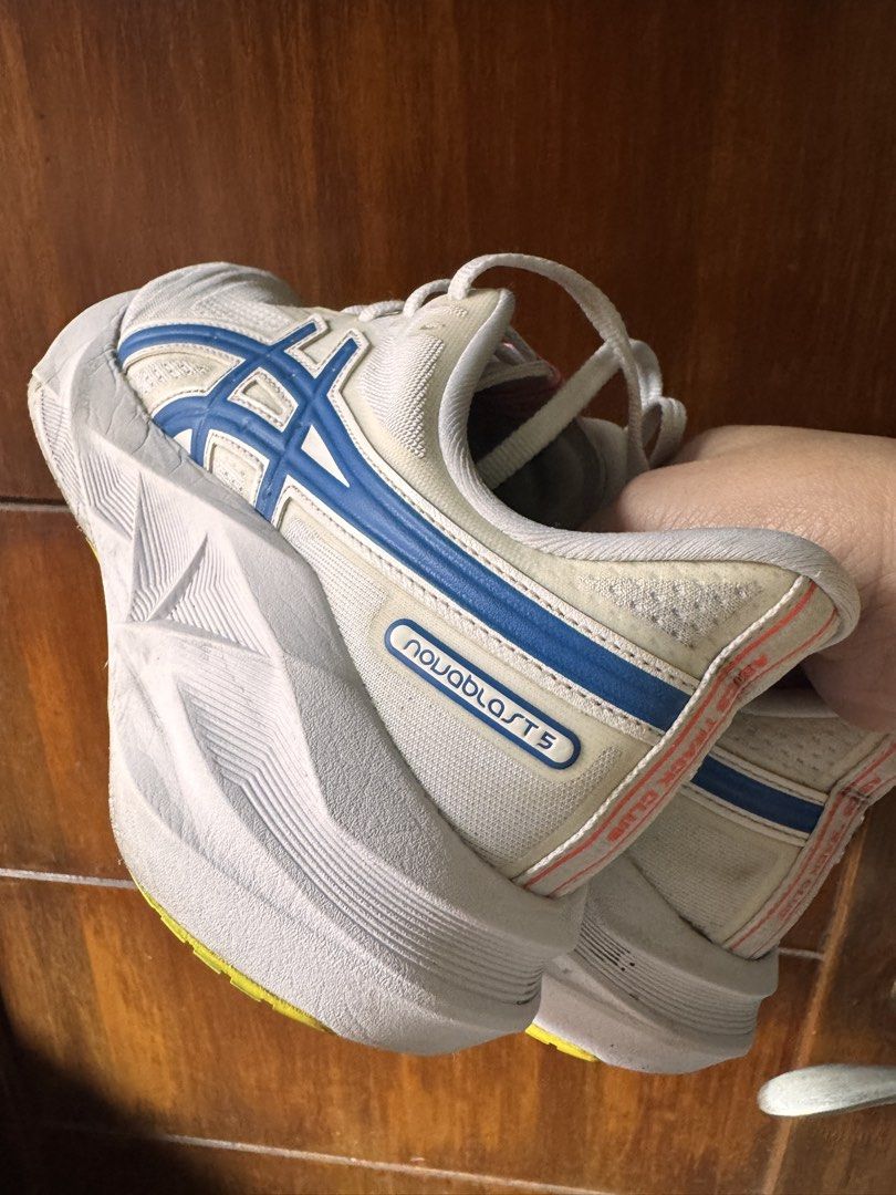 Asics Novablast 5 (Category: Activewear) located in Manila. Submitted by mikmmmmik (Listing ID 1470151743, Image 2). Description: 100% authentic. Price is negotiable. Size: US 6.5 RFS: pregnancy break from running .