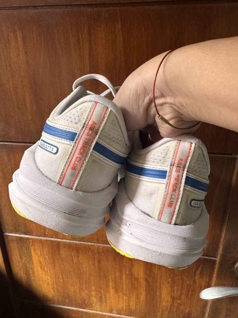 Asics Novablast 5 (Category: Activewear) located in Manila. Submitted by mikmmmmik (Listing ID 1470151743, Image 3). Description: 100% authentic. Price is negotiable. Size: US 6.5 RFS: pregnancy break from running .