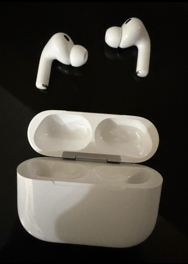 Authentic Airpods Pro 3 (Category: Earphones) located in Manila. Submitted by ari.coll (Listing ID 1470149744, Image 2). Description: READ DESCRIPTION! • authentic, purchased from powermac • warranty valid until 2027 • complete with original box + eartips • meetups available • same-day delivery can be arranged • price is still negotiable for sure buyers • dm for more photos / details.