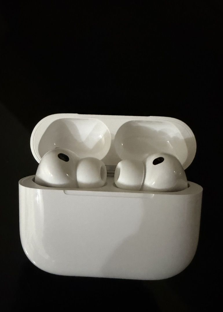 Authentic Airpods Pro 3 (Category: Earphones) located in Manila. Submitted by ari.coll (Listing ID 1470149744, Image 3). Description: READ DESCRIPTION! • authentic, purchased from powermac • warranty valid until 2027 • complete with original box + eartips • meetups available • same-day delivery can be arranged • price is still negotiable for sure buyers • dm for more photos / details.