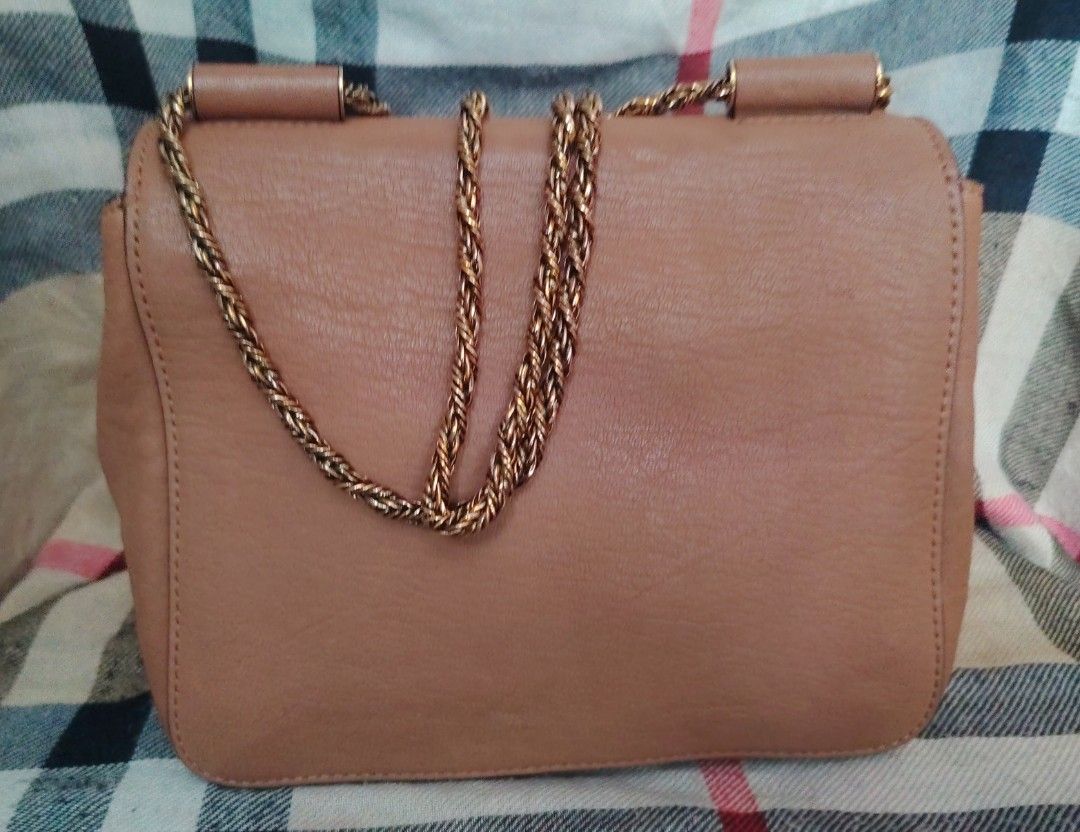 authentic chloe elsie shoulder /crossbody bag small (Category: Shoulder Bags) located in Iloilo. Submitted by l3orloloy (Listing ID 1470287170, Image 2). Description: chloe elsie shoulder/crossbody bag small authentic verygood condi 5k.