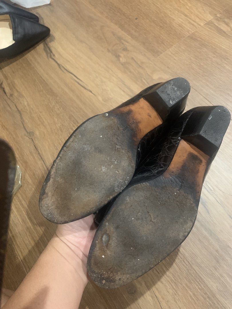 Authentic ferragamo shoes (Category: Sneakers & Footwear) located in Marikina City. Submitted by luxurycommunity (Listing ID 1470180679, Image 3). Description: .
