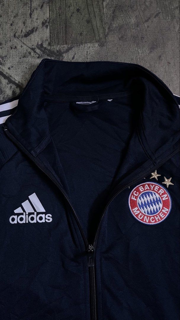 Authentic football jacket (Category: Formal Shirts) located in Maragusan (San Mariano). Submitted by nicko_olayta (Listing ID 1470243339, Image 3). Description: Cut tag but have a barcode size m Legit adidas .