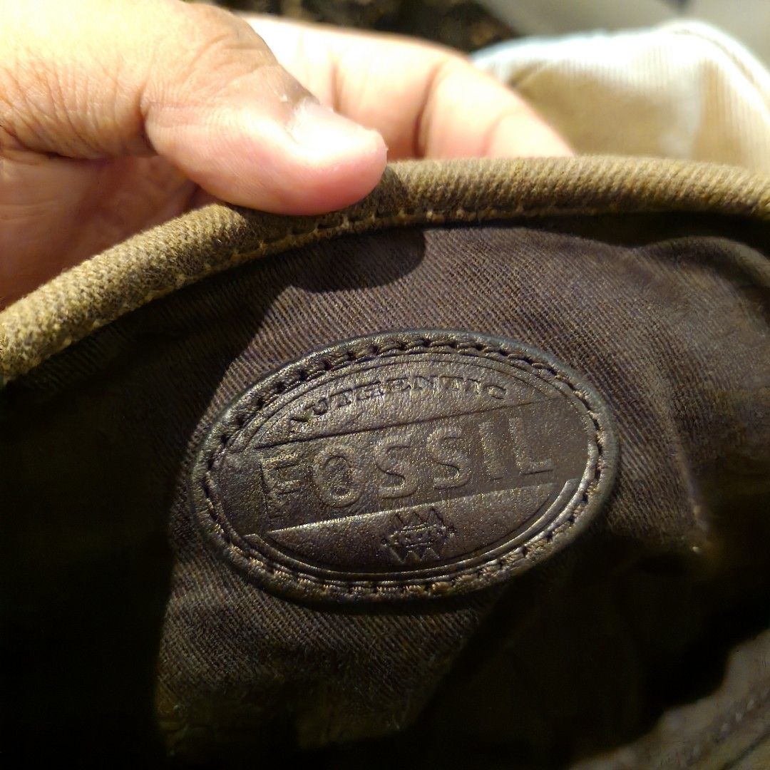 Authentic Fossil Shoulder Bag (Category: Briefcases) located in Davao. Submitted by makmoonthriftdvo (Listing ID 1470277352, Image 3). Description: Authentic Fossil Shoulder Bag Model: MBG9117 28.5cm tall (11 inch) 36.5cm long (14 inch) Can fit Phone/Ipads Canvass material Brass buckles Leather Straps Double Push lock buckles back and front pockets Pen holder and Zipper pocket with 3 extra compartments inside No issue DM 📩📩 DAVAO.