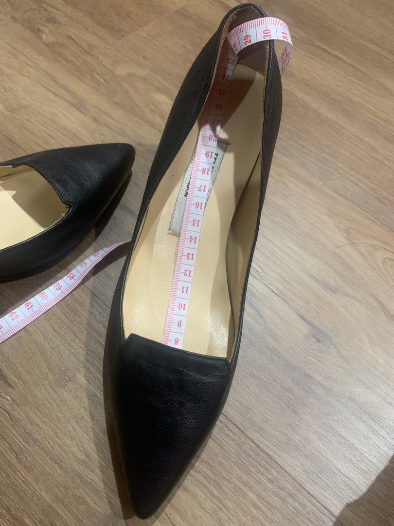 Authentic Jimmy choo (Category: Sneakers & Footwear) located in Marikina City. Submitted by luxurycommunity (Listing ID 1470179973, Image 3). Description: Authentic Jimmy Choo Size 35 but fits 36 too.