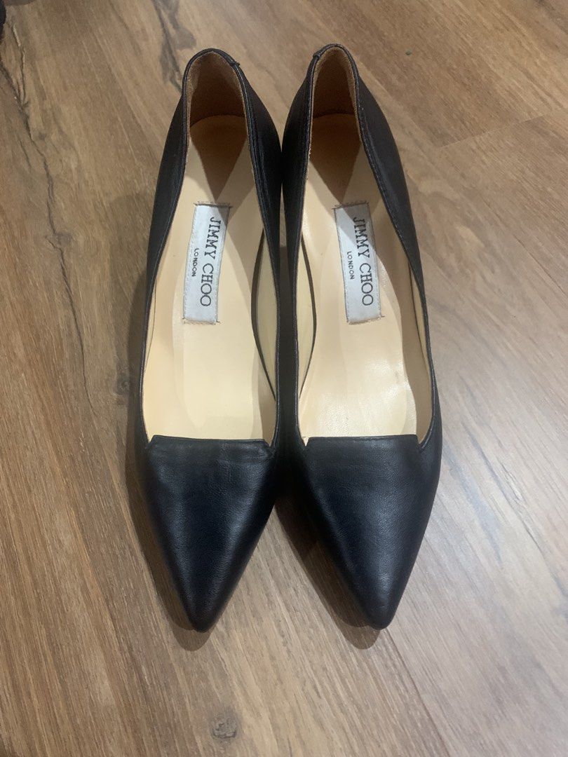 Authentic Jimmy choo (Category: Sneakers & Footwear) located in Marikina City. Submitted by luxurycommunity (Listing ID 1470179973, Image 1). Description: Authentic Jimmy Choo Size 35 but fits 36 too.