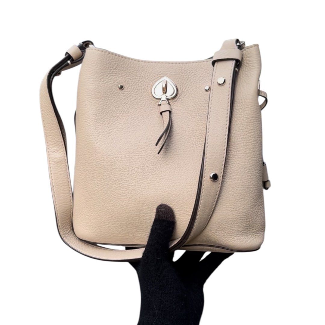 Authentic KATE SPADE (Category: Cross-body Bags) located in San Fabian. Submitted by rei_aniels (Listing ID 1470236189, Image 1). Description: Authentic KATE SPADE Like new 2way Bag Adjustable Strap Sling Bag / Shoulder Bag r.