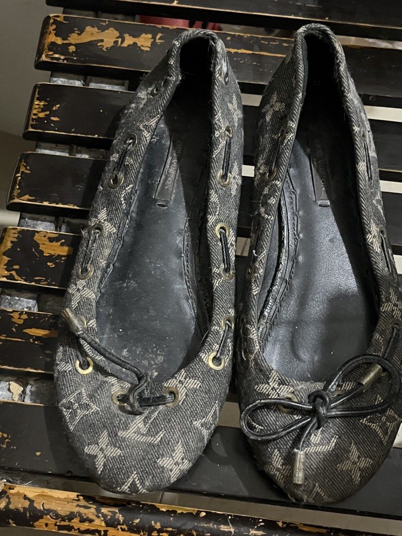 Authentic Louis Vuitton Flats (Category: Flats & Sandals) located in General Trias. Submitted by moonlady___ (Listing ID 1470304962, Image 1). Description: - size: 36 - 37 - need some fixing and clean onlh - payment first before shipping - sf shouldered by the buyer - payment thru: gcash, maya, go tyme, or maribank. .
