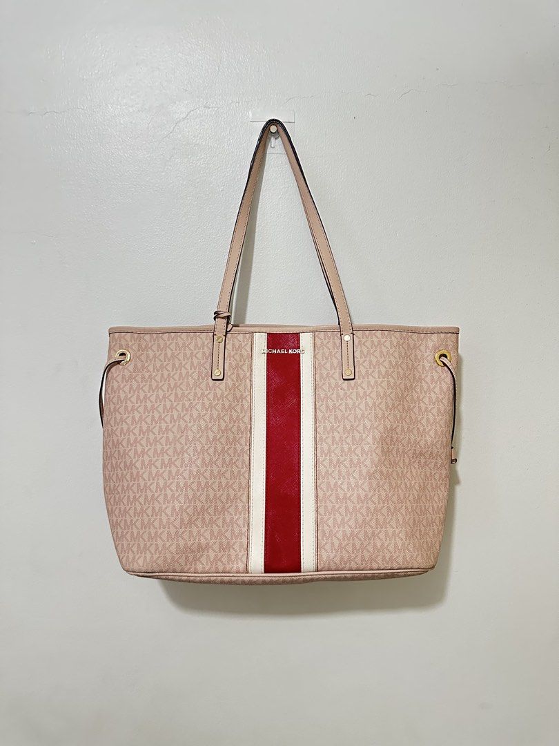 Authentic Michael Kors Pink Tote Bag (Category: Tote Bags) located in Quezon City. Submitted by andyclave (Listing ID 1470315717, Image 1). Description: No issue at all, in a very good condition. RFS: decluttering :) Price slightly negotiable..
