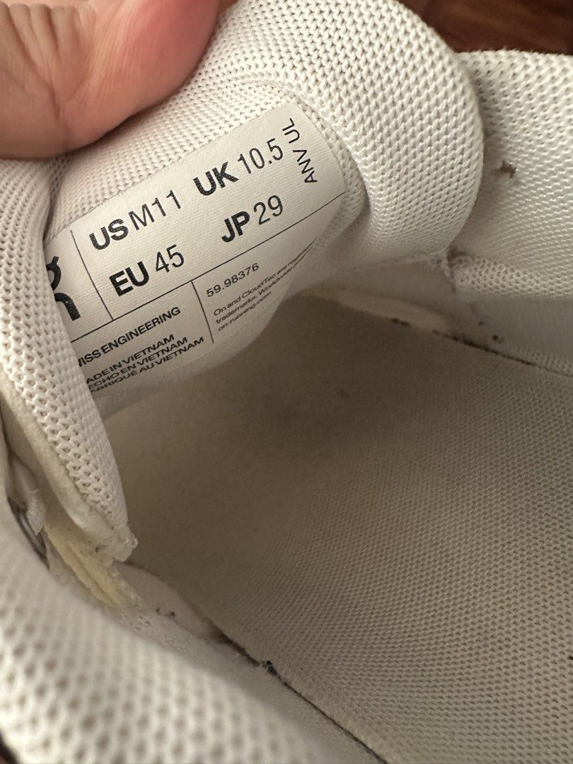 authentic On Cloud Sneaker shoes white US11 (Category: Casual Shoes) located in Manila. Submitted by pbum168 (Listing ID 1470202197, Image 2). Description: With extra shoe laces us11.