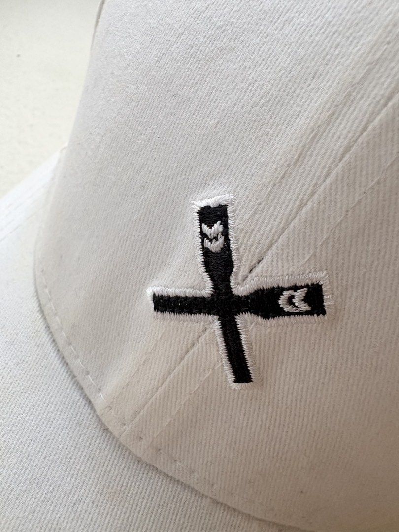 Authentic Regatta Pique Baseball White Cap (Category: Caps & Hats) located in Mandaluyong City. Submitted by material_boi (Listing ID 1470206276, Image 2). Description: Store bought. Used a few times. One size fits all. White na white pa. Adjustable. Structured to may patigas. No issues, just random dirt/sweat marks tsaka sunscreen marks dun sa loob. Just clean it. RFS: decluttering .