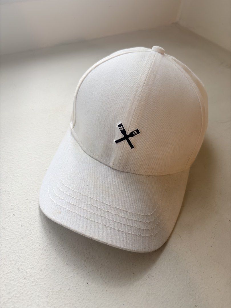 Authentic Regatta Pique Baseball White Cap (Category: Caps & Hats) located in Mandaluyong City. Submitted by material_boi (Listing ID 1470206276, Image 1). Description: Store bought. Used a few times. One size fits all. White na white pa. Adjustable. Structured to may patigas. No issues, just random dirt/sweat marks tsaka sunscreen marks dun sa loob. Just clean it. RFS: decluttering .